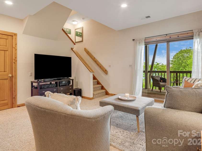 61 Ivy Ridge Road, Burnsville, NC 28714.  MLS# CAR4255054, YatesRealty ID 16001. 