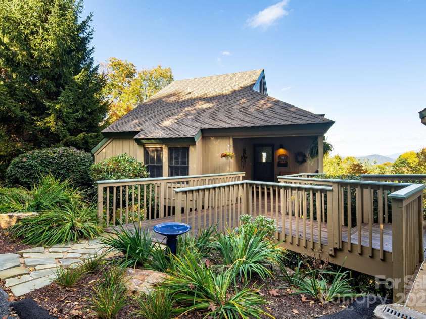 61 Ivy Ridge Road, Burnsville, NC 28714.  MLS# CAR4255054, YatesRealty ID 16001. 