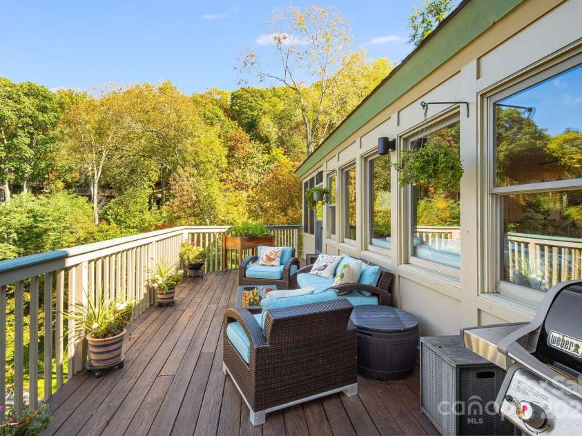 61 Ivy Ridge Road, Burnsville, NC 28714.  MLS# CAR4255054, YatesRealty ID 16001. 