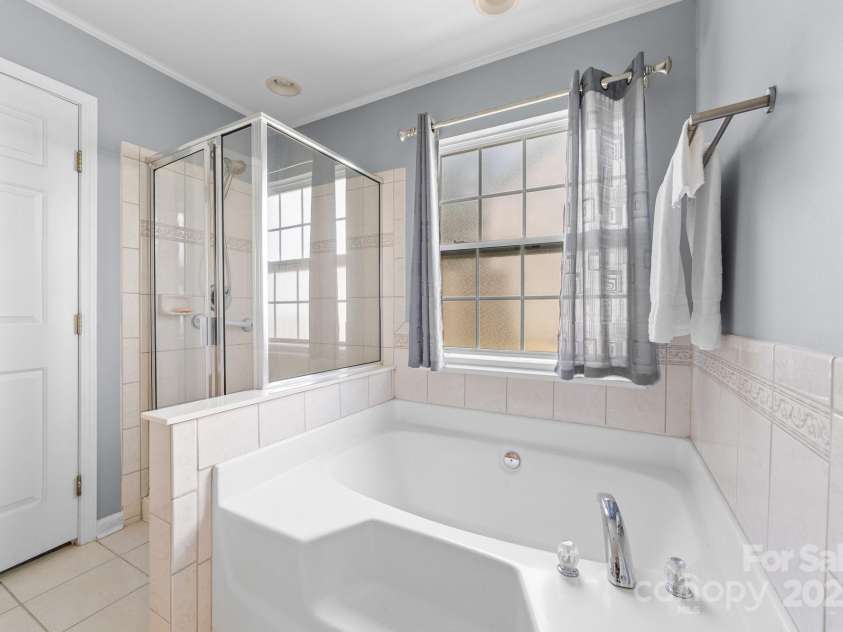 1107 Rachel Anne Drive, Belmont, NC 28012.  MLS# CAR4264432, YatesRealty ID 16002. En-suite bath