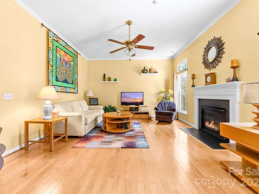 1107 Rachel Anne Drive, Belmont, NC 28012.  MLS# CAR4264432, YatesRealty ID 16002. Family room