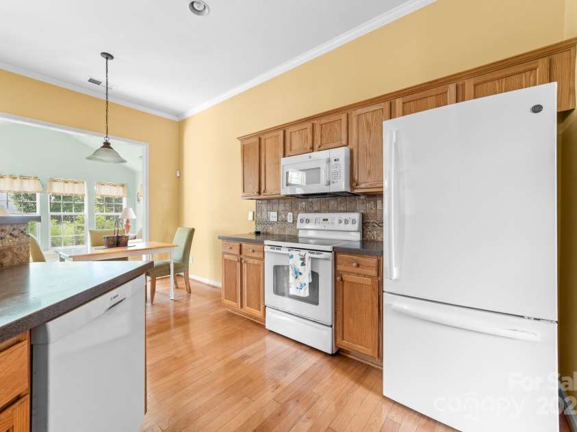 1107 Rachel Anne Drive, Belmont, NC 28012.  MLS# CAR4264432, YatesRealty ID 16002. Kitchen