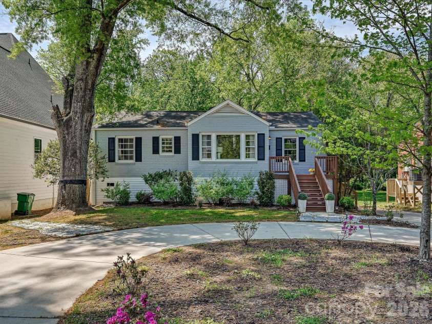 3016 Hanson Drive, Charlotte, NC 28207.  MLS# CAR4369911, YatesRealty ID 16002. 