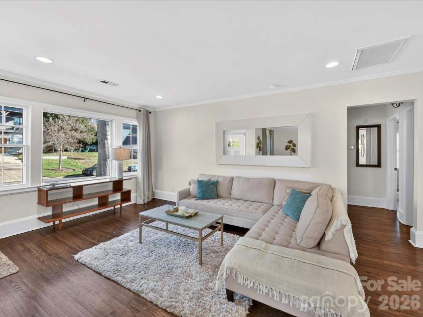 3016 Hanson Drive, Charlotte, NC 28207.  MLS# CAR4369911, YatesRealty ID 16002. 