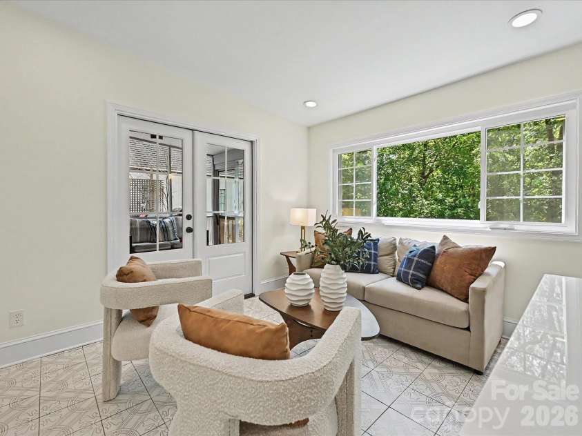 3016 Hanson Drive, Charlotte, NC 28207.  MLS# CAR4369911, YatesRealty ID 16002. 