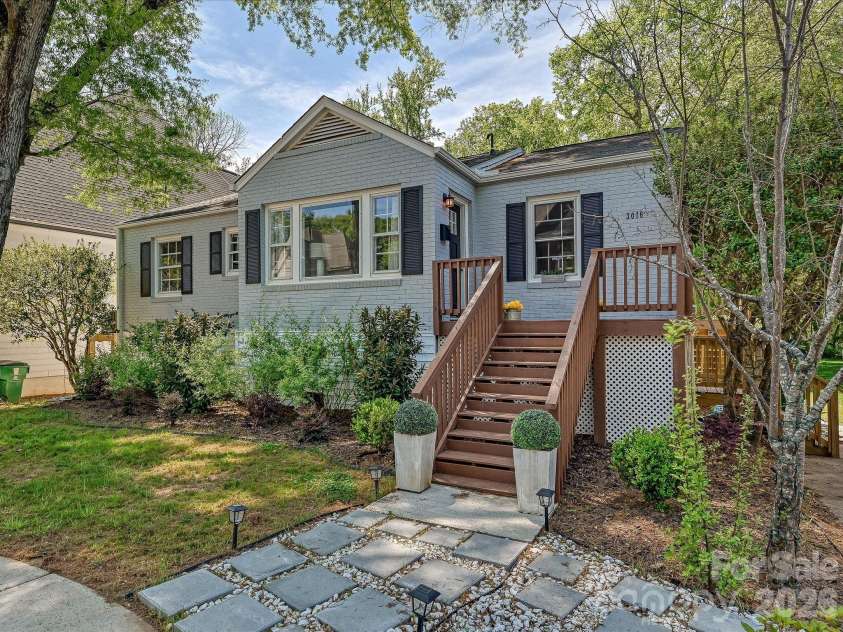 3016 Hanson Drive, Charlotte, NC 28207.  MLS# CAR4369911, YatesRealty ID 16002. 