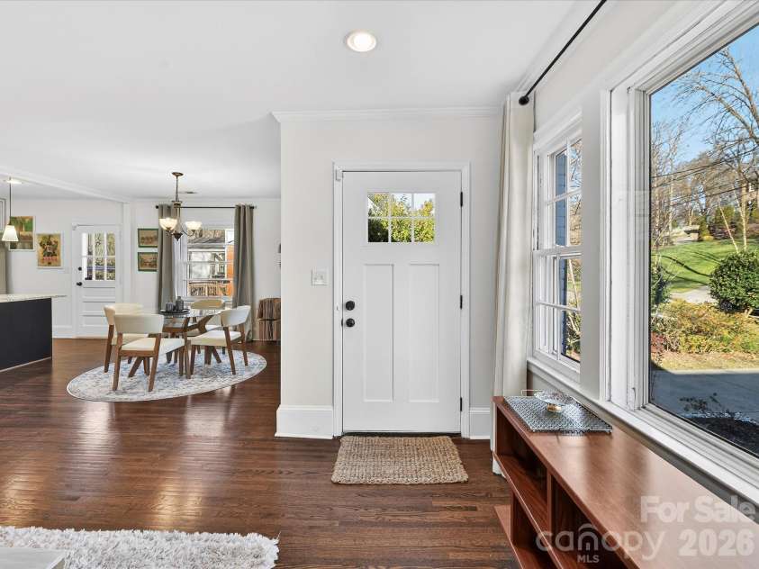 3016 Hanson Drive, Charlotte, NC 28207.  MLS# CAR4369911, YatesRealty ID 16002. 