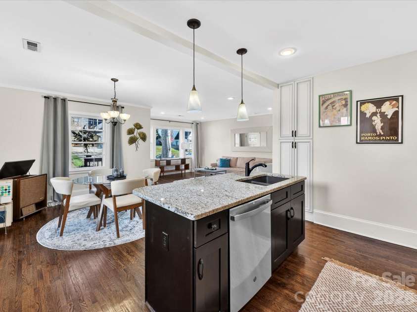 3016 Hanson Drive, Charlotte, NC 28207.  MLS# CAR4369911, YatesRealty ID 16002. 