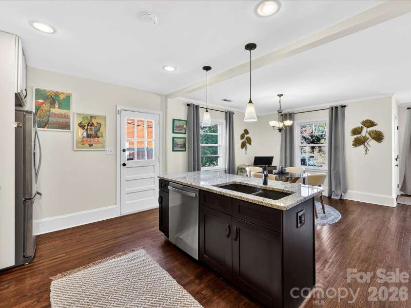 3016 Hanson Drive, Charlotte, NC 28207.  MLS# CAR4369911, YatesRealty ID 16002. 