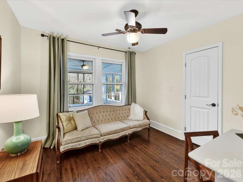 3016 Hanson Drive, Charlotte, NC 28207.  MLS# CAR4369911, YatesRealty ID 16002. 