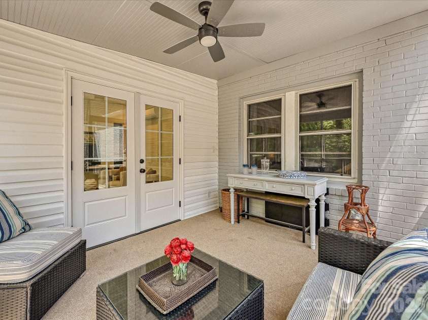 3016 Hanson Drive, Charlotte, NC 28207.  MLS# CAR4369911, YatesRealty ID 16002. 
