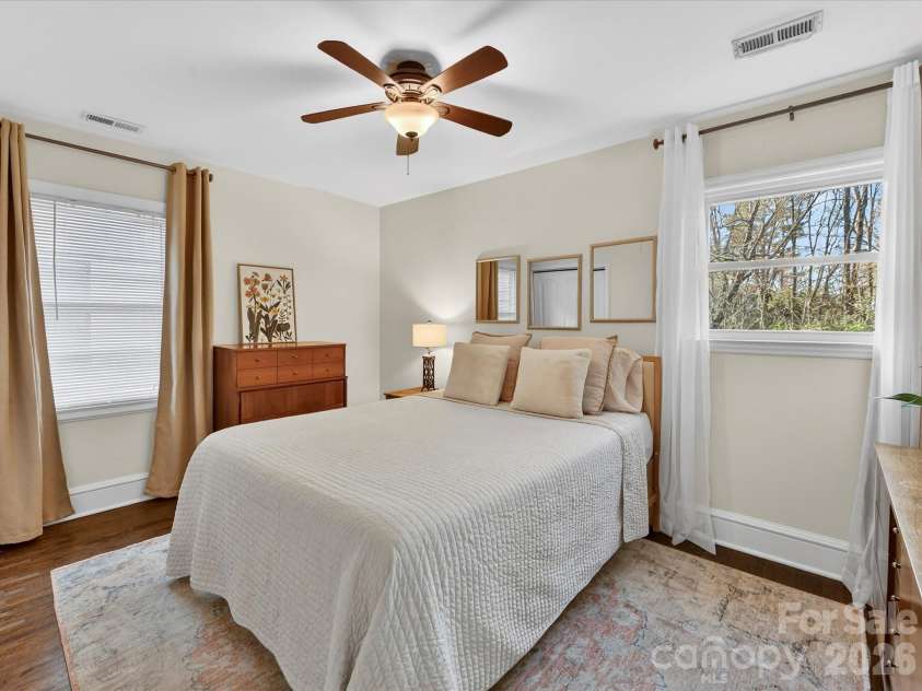 3016 Hanson Drive, Charlotte, NC 28207.  MLS# CAR4369911, YatesRealty ID 16002. Primary Bedroom