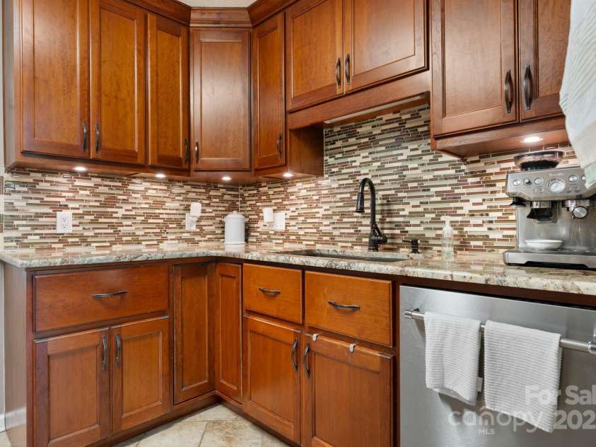1321 Birch Drive, Morganton, NC 28655.  MLS# CAR4262868, YatesRealty ID 16003. 