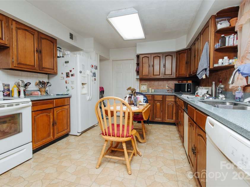 773 Peppers Creek Road, Marion, NC 28752.  MLS# CAR4260687, YatesRealty ID 16005. 