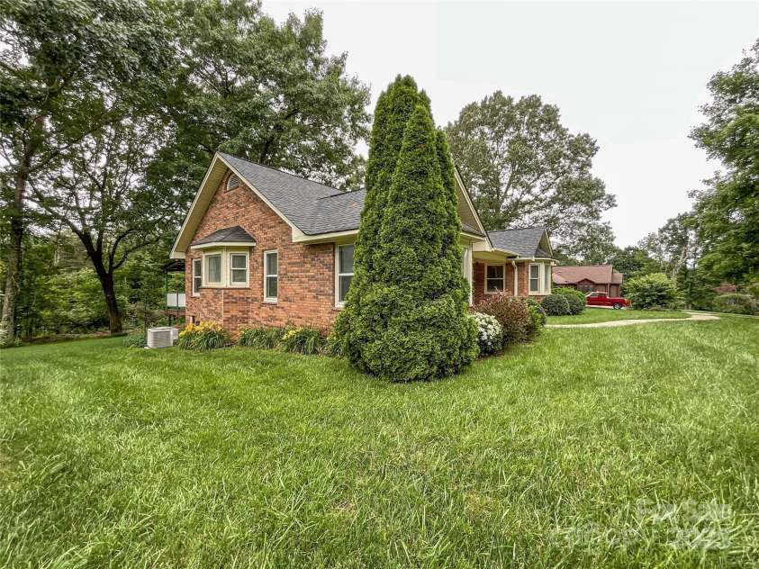 965 Hunting Avenue, Lincolnton, NC 28092.  MLS# CAR4263936, YatesRealty ID 16006. 