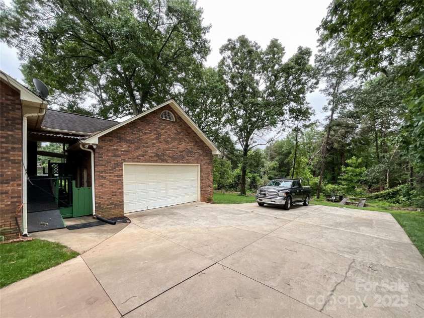 965 Hunting Avenue, Lincolnton, NC 28092.  MLS# CAR4263936, YatesRealty ID 16006. 