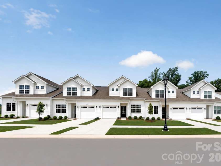 8140 McGarry Trail, Charlotte, NC 28214.  MLS# CAR4372168, YatesRealty ID 16009. 