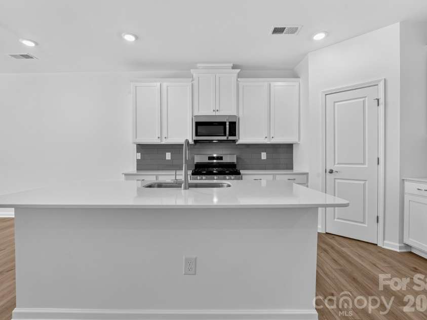 8140 McGarry Trail, Charlotte, NC 28214.  MLS# CAR4372168, YatesRealty ID 16009. 