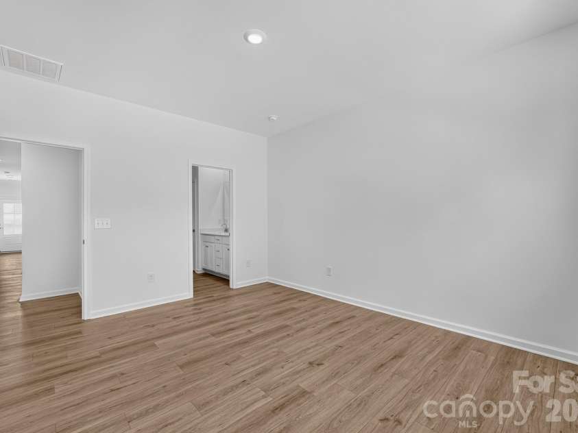 8140 McGarry Trail, Charlotte, NC 28214.  MLS# CAR4372168, YatesRealty ID 16009. 