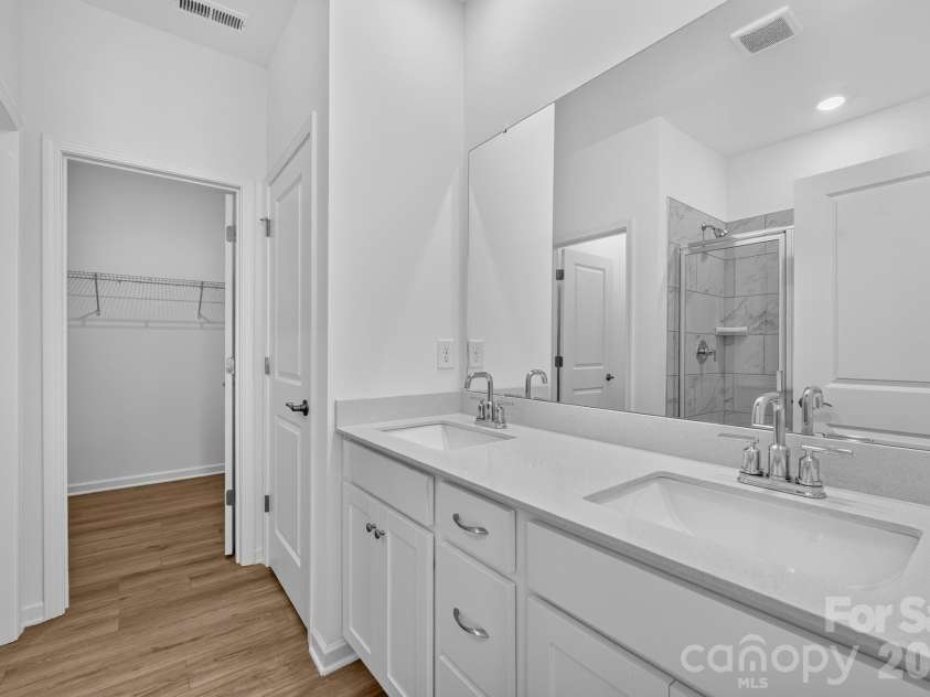 8140 McGarry Trail, Charlotte, NC 28214.  MLS# CAR4372168, YatesRealty ID 16009. 