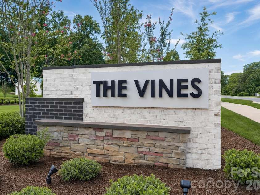 8140 McGarry Trail, Charlotte, NC 28214.  MLS# CAR4372168, YatesRealty ID 16009. 