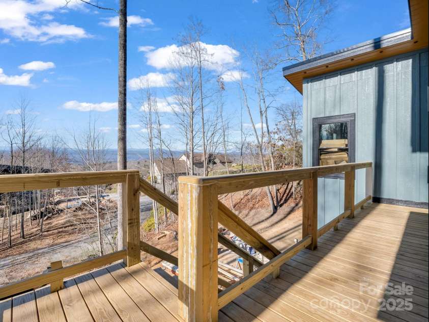 276 Coopers Drive, Hendersonville, NC 28739.  MLS# CAR4283470, YatesRealty ID 1601. 