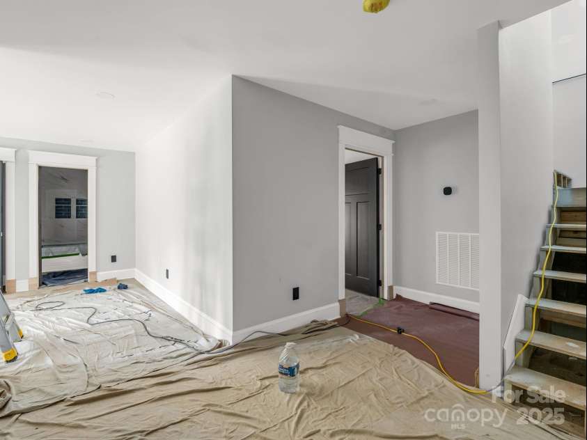 276 Coopers Drive, Hendersonville, NC 28739.  MLS# CAR4283470, YatesRealty ID 1601. 