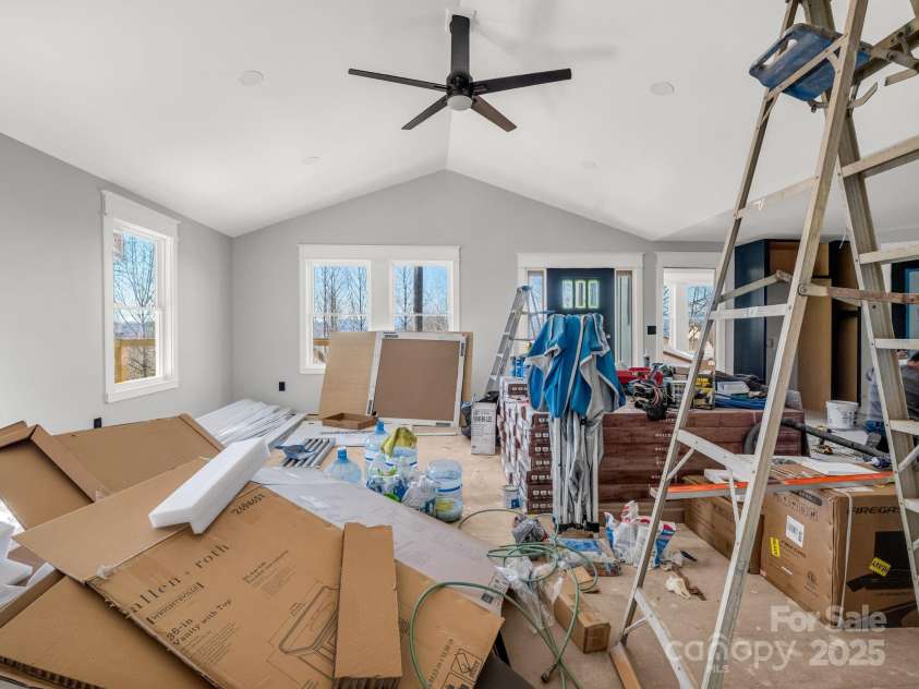 276 Coopers Drive, Hendersonville, NC 28739.  MLS# CAR4283470, YatesRealty ID 1601. 