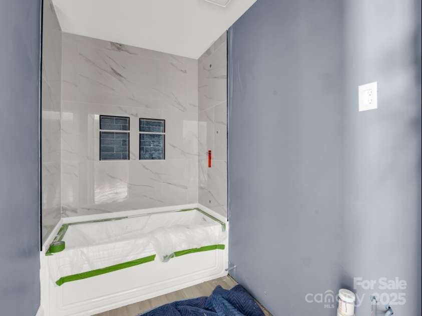 276 Coopers Drive, Hendersonville, NC 28739.  MLS# CAR4283470, YatesRealty ID 1601. 