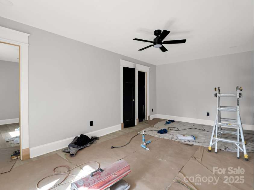 276 Coopers Drive, Hendersonville, NC 28739.  MLS# CAR4283470, YatesRealty ID 1601. 