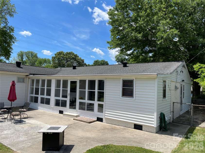 1748 Old West Lane, Gastonia, NC 28052.  MLS# CAR4372111, YatesRealty ID 16010. 
