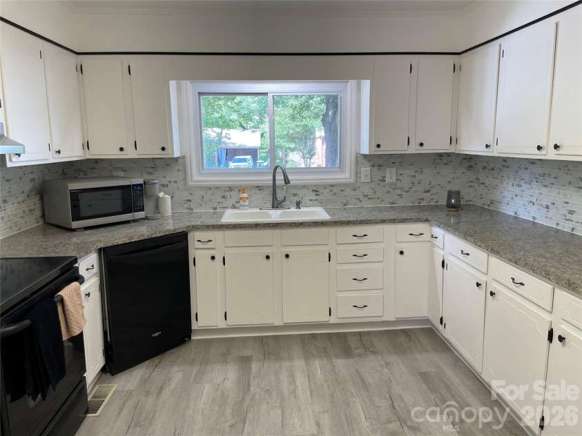 1748 Old West Lane, Gastonia, NC 28052.  MLS# CAR4372111, YatesRealty ID 16010. 