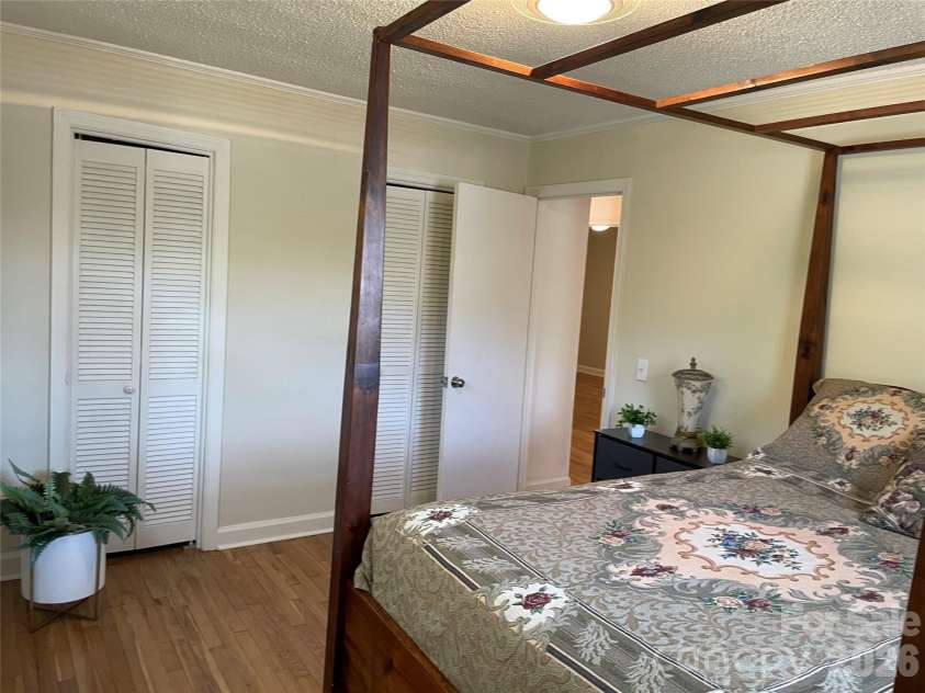 1748 Old West Lane, Gastonia, NC 28052.  MLS# CAR4372111, YatesRealty ID 16010. 