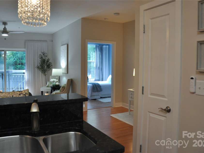 630 Calvert Street, Charlotte, NC 28208.  MLS# CAR4272106, YatesRealty ID 16010. 