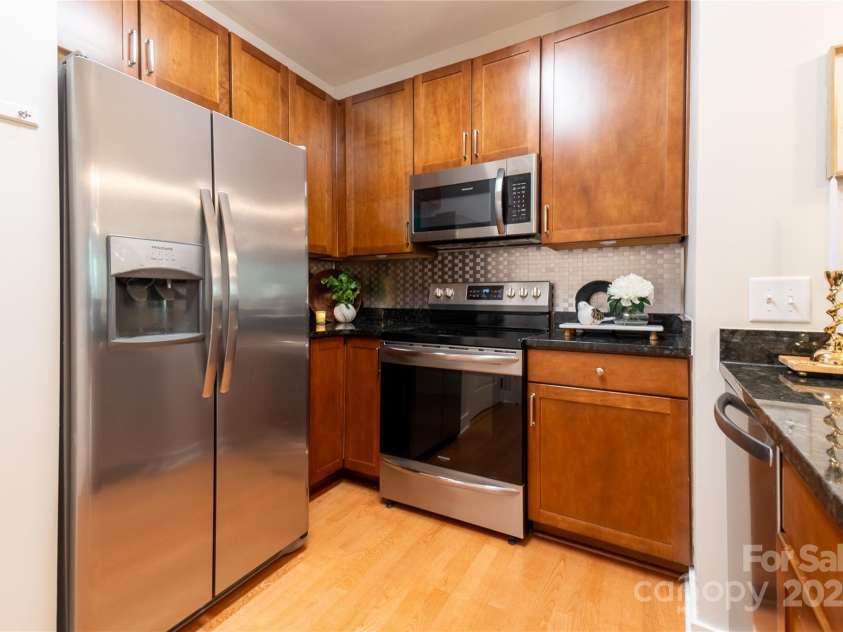 630 Calvert Street, Charlotte, NC 28208.  MLS# CAR4272106, YatesRealty ID 16010. 