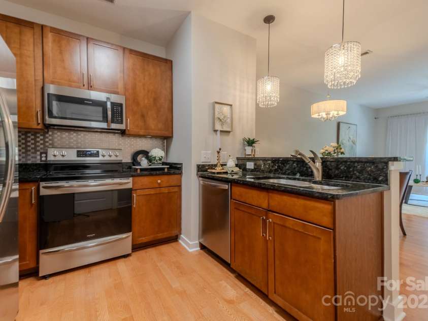 630 Calvert Street, Charlotte, NC 28208.  MLS# CAR4272106, YatesRealty ID 16010. 