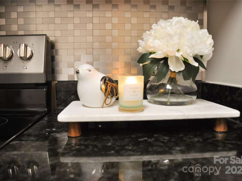 630 Calvert Street, Charlotte, NC 28208.  MLS# CAR4272106, YatesRealty ID 16010. 