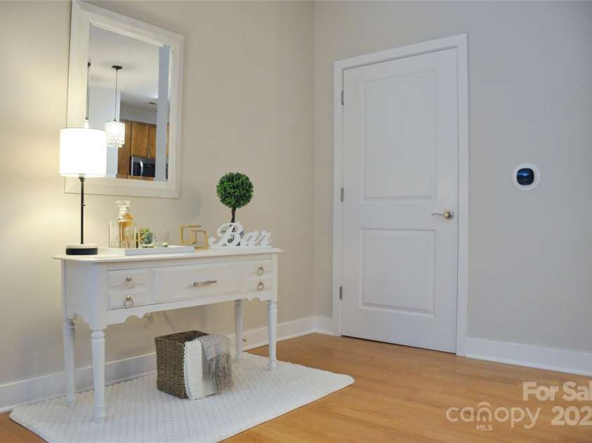 630 Calvert Street, Charlotte, NC 28208.  MLS# CAR4272106, YatesRealty ID 16010. 