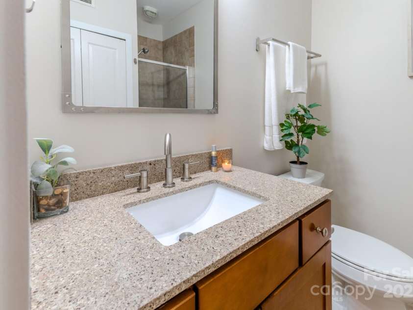 630 Calvert Street, Charlotte, NC 28208.  MLS# CAR4272106, YatesRealty ID 16010. 