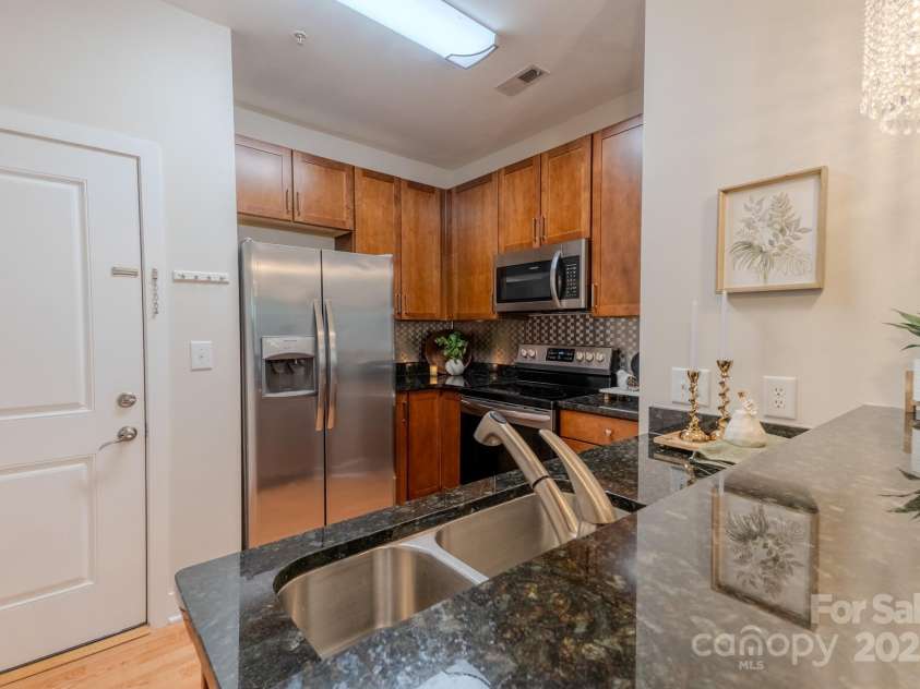 630 Calvert Street, Charlotte, NC 28208.  MLS# CAR4272106, YatesRealty ID 16010. Welcome Home!