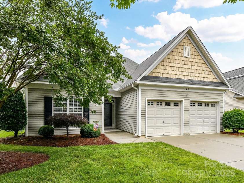 147 Wren Hill Drive, Mooresville, NC 28115.  MLS# CAR4265313, YatesRealty ID 16011. 