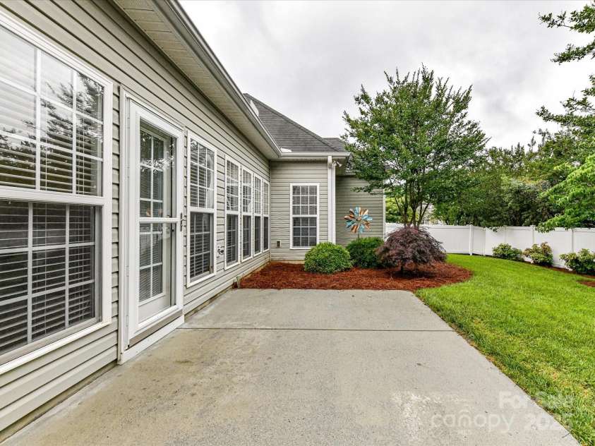 147 Wren Hill Drive, Mooresville, NC 28115.  MLS# CAR4265313, YatesRealty ID 16011. 