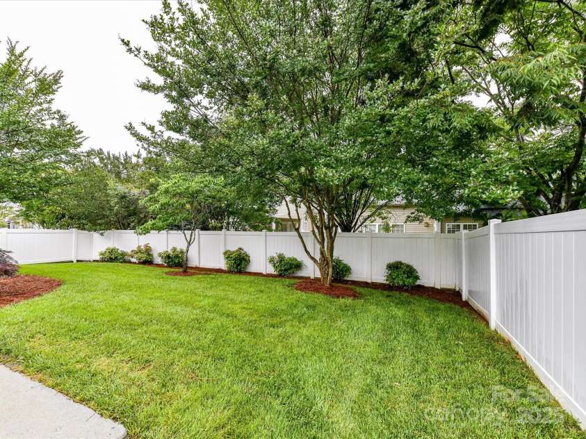 147 Wren Hill Drive, Mooresville, NC 28115.  MLS# CAR4265313, YatesRealty ID 16011. 