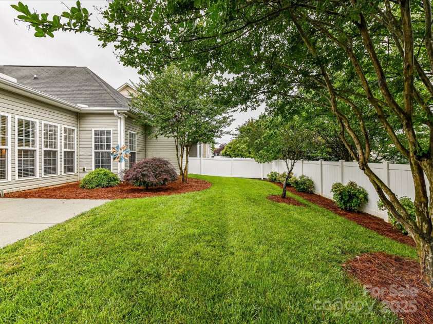 147 Wren Hill Drive, Mooresville, NC 28115.  MLS# CAR4265313, YatesRealty ID 16011. 