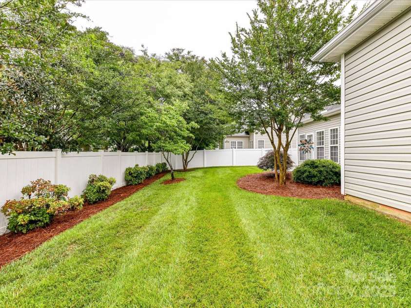 147 Wren Hill Drive, Mooresville, NC 28115.  MLS# CAR4265313, YatesRealty ID 16011. 