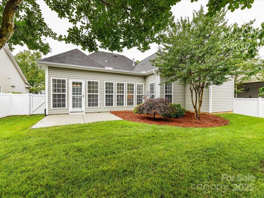 147 Wren Hill Drive, Mooresville, NC 28115.  MLS# CAR4265313, YatesRealty ID 16011. 