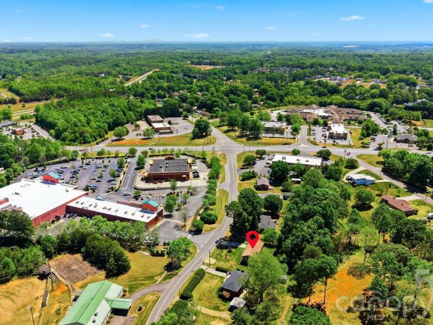 5075 Fleetwood Drive, Hickory, NC 28602.  MLS# CAR4372090, YatesRealty ID 16011. 