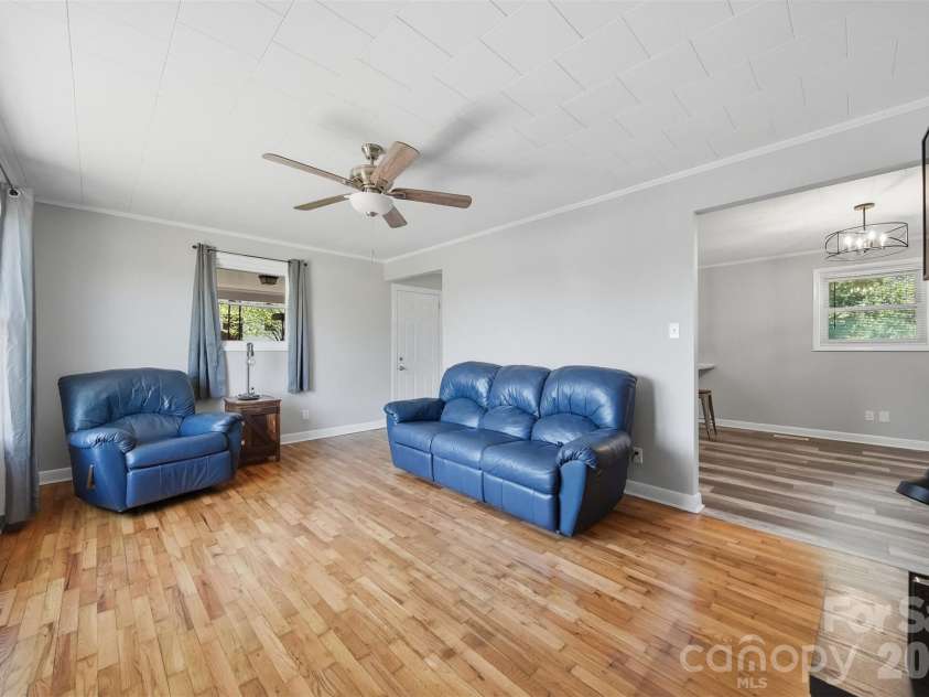 5075 Fleetwood Drive, Hickory, NC 28602.  MLS# CAR4372090, YatesRealty ID 16011. 
