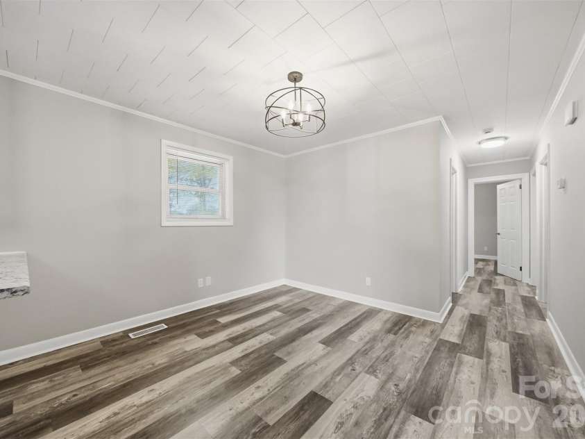 5075 Fleetwood Drive, Hickory, NC 28602.  MLS# CAR4372090, YatesRealty ID 16011. 