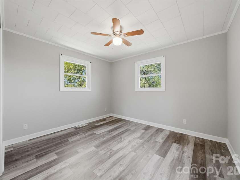 5075 Fleetwood Drive, Hickory, NC 28602.  MLS# CAR4372090, YatesRealty ID 16011. 